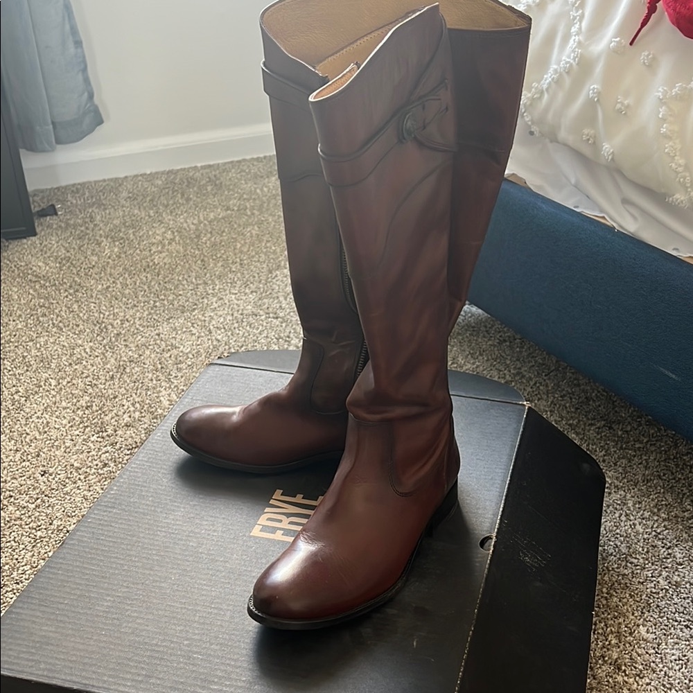 Frye Brown Heeled Boots Sleek Leather Design